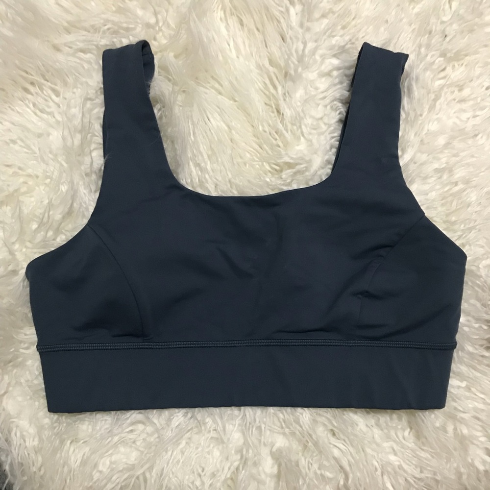 Lululemon size 6 sports bra